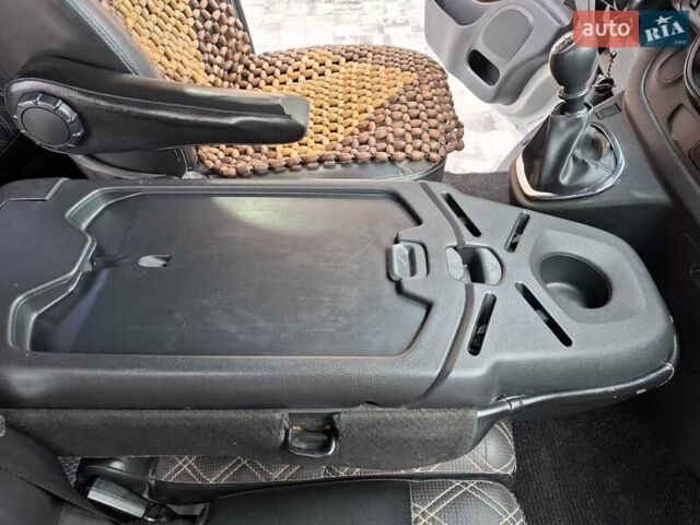 Серый Опель Виваро, объемом двигателя 1.6 л и пробегом 293 тыс. км за 14200 $, фото 39 на Automoto.ua