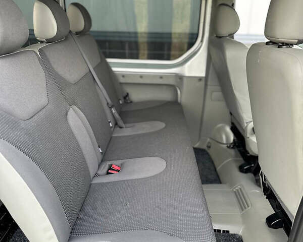 Опель Віваро 2014 у Рівному на Automoto.ua Сірий Опель Віваро, об'ємом двигуна 2 л та пробігом 270 тис. км за 16750 $, фото 17 на Automoto.ua