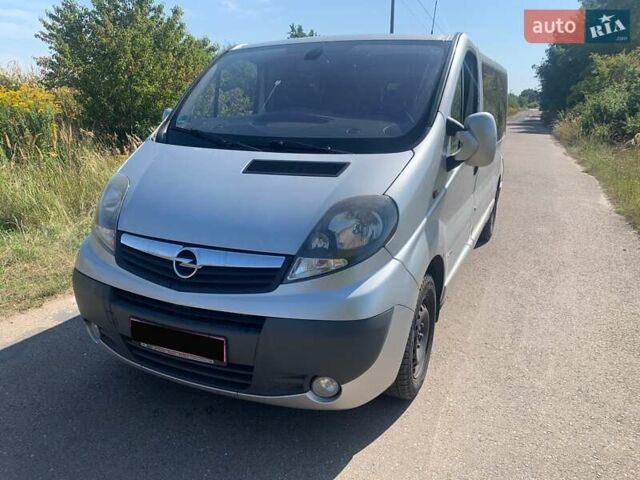 Серый Опель Виваро, объемом двигателя 2 л и пробегом 237 тыс. км за 18700 $, фото 4 на Automoto.ua