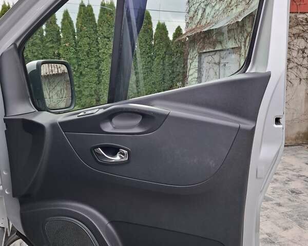 Серый Опель Виваро, объемом двигателя 1.6 л и пробегом 293 тыс. км за 14200 $, фото 43 на Automoto.ua