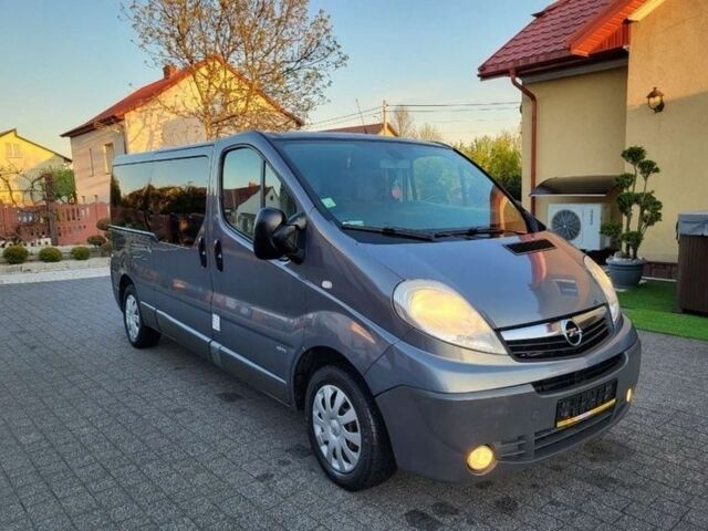 Сірий Опель Віваро, об'ємом двигуна 2 л та пробігом 250 тис. км за 9200 $, фото 4 на Automoto.ua