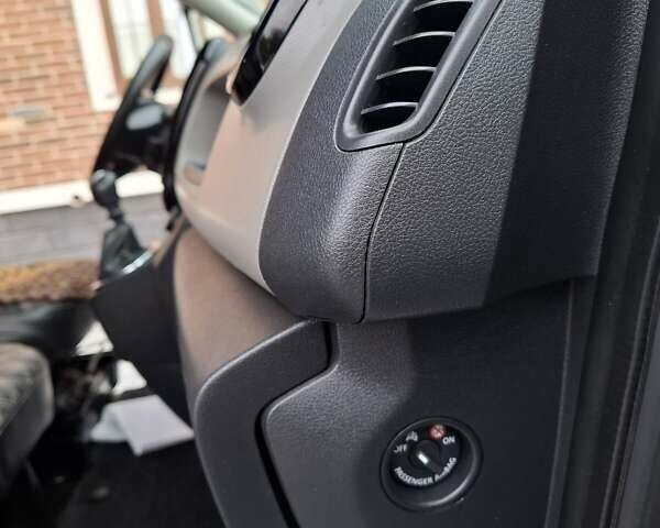 Серый Опель Виваро, объемом двигателя 1.6 л и пробегом 293 тыс. км за 14200 $, фото 35 на Automoto.ua