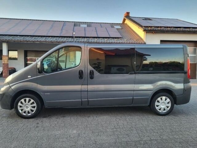 Серый Опель Виваро, объемом двигателя 2 л и пробегом 250 тыс. км за 8900 $, фото 2 на Automoto.ua