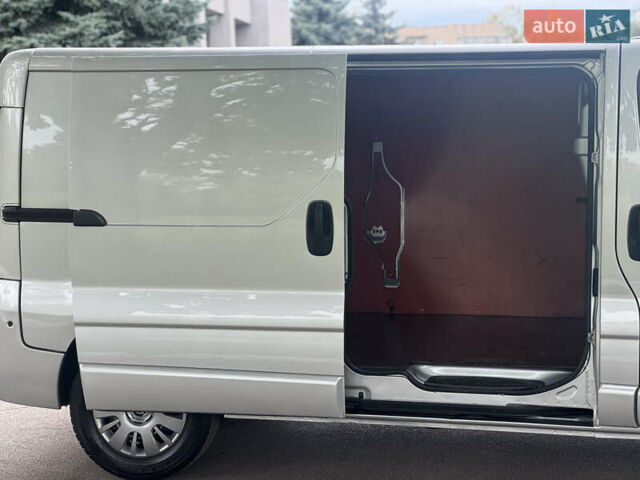 Опель Віваро 2014 у Рівному на Automoto.ua Сірий Опель Віваро, об'ємом двигуна 2 л та пробігом 187 тис. км за 13500 $, фото 16 на Automoto.ua