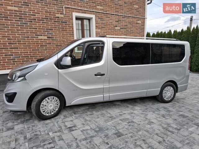 Серый Опель Виваро, объемом двигателя 1.6 л и пробегом 293 тыс. км за 14200 $, фото 4 на Automoto.ua