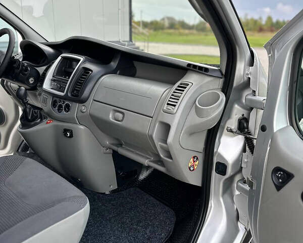 Опель Віваро 2014 у Рівному на Automoto.ua Сірий Опель Віваро, об'ємом двигуна 2 л та пробігом 270 тис. км за 16750 $, фото 16 на Automoto.ua