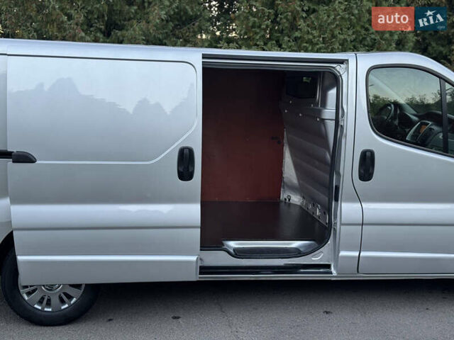 Сірий Опель Віваро, об'ємом двигуна 2 л та пробігом 217 тис. км за 13500 $, фото 13 на Automoto.ua