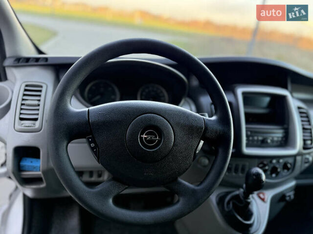 Серый Опель Виваро, объемом двигателя 2 л и пробегом 270 тыс. км за 16750 $, фото 12 на Automoto.ua