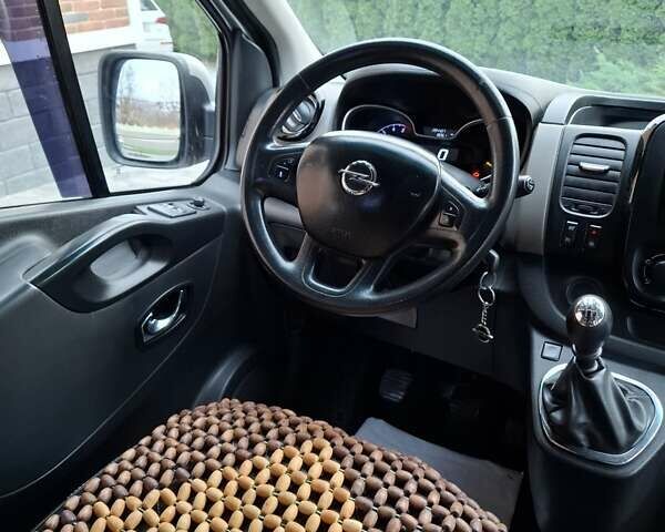 Серый Опель Виваро, объемом двигателя 1.6 л и пробегом 293 тыс. км за 14200 $, фото 14 на Automoto.ua