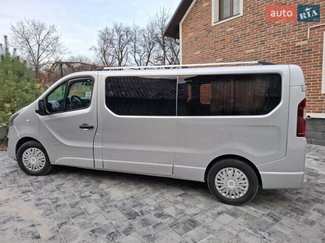 Серый Опель Виваро, объемом двигателя 1.6 л и пробегом 293 тыс. км за 14200 $, фото 3 на Automoto.ua