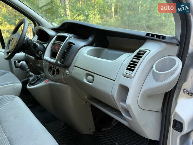 Серый Опель Виваро, объемом двигателя 2 л и пробегом 280 тыс. км за 16800 $, фото 35 на Automoto.ua