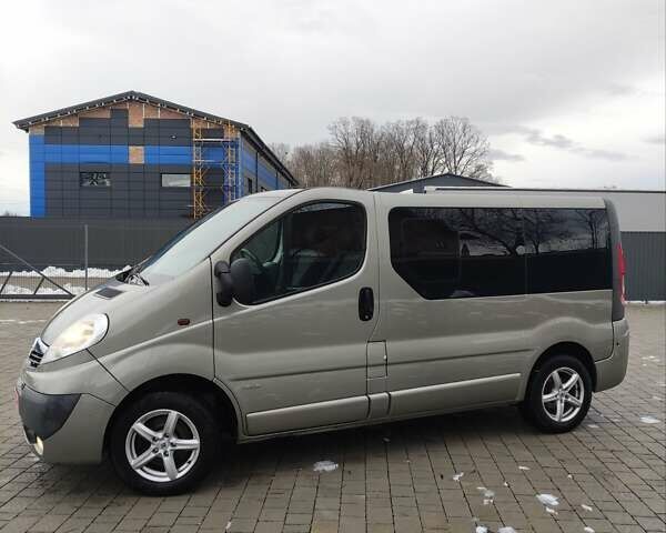 Сірий Опель Віваро, об'ємом двигуна 2 л та пробігом 222 тис. км за 14999 $, фото 8 на Automoto.ua