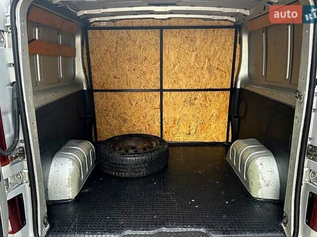 Серый Опель Виваро, объемом двигателя 1.6 л и пробегом 230 тыс. км за 14000 $, фото 10 на Automoto.ua