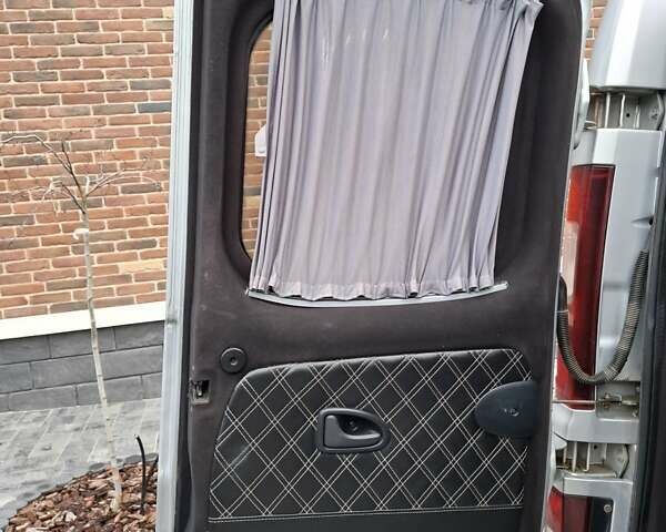 Серый Опель Виваро, объемом двигателя 1.6 л и пробегом 293 тыс. км за 14200 $, фото 58 на Automoto.ua