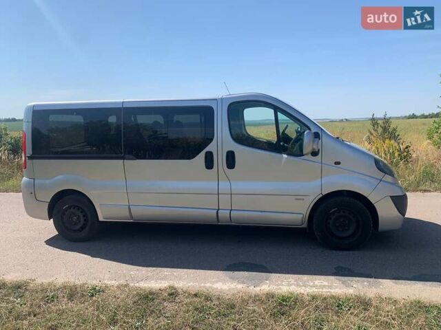 Серый Опель Виваро, объемом двигателя 2 л и пробегом 237 тыс. км за 18700 $, фото 2 на Automoto.ua