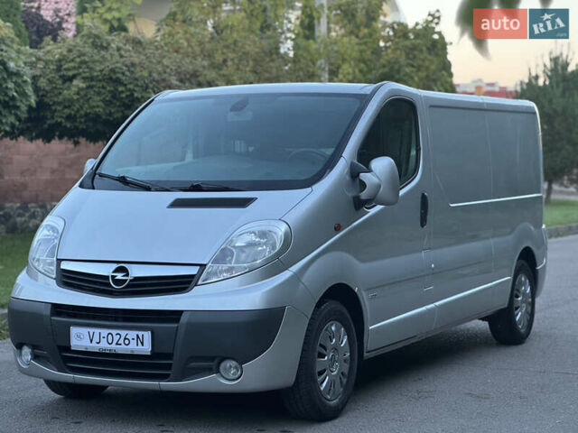 Сірий Опель Віваро, об'ємом двигуна 2 л та пробігом 217 тис. км за 13500 $, фото 3 на Automoto.ua