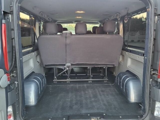 Сірий Опель Віваро, об'ємом двигуна 2 л та пробігом 250 тис. км за 9200 $, фото 22 на Automoto.ua