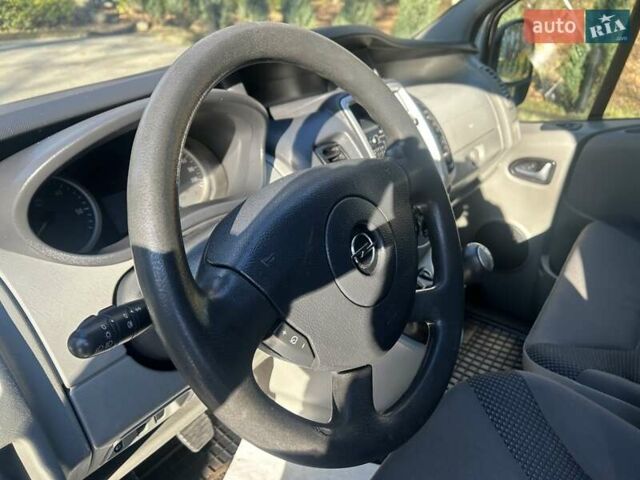 Серый Опель Виваро, объемом двигателя 2 л и пробегом 273 тыс. км за 14800 $, фото 23 на Automoto.ua