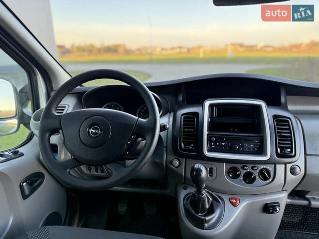 Серый Опель Виваро, объемом двигателя 2 л и пробегом 270 тыс. км за 16750 $, фото 20 на Automoto.ua