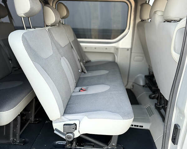 Сірий Опель Віваро, об'ємом двигуна 2 л та пробігом 263 тис. км за 16500 $, фото 17 на Automoto.ua