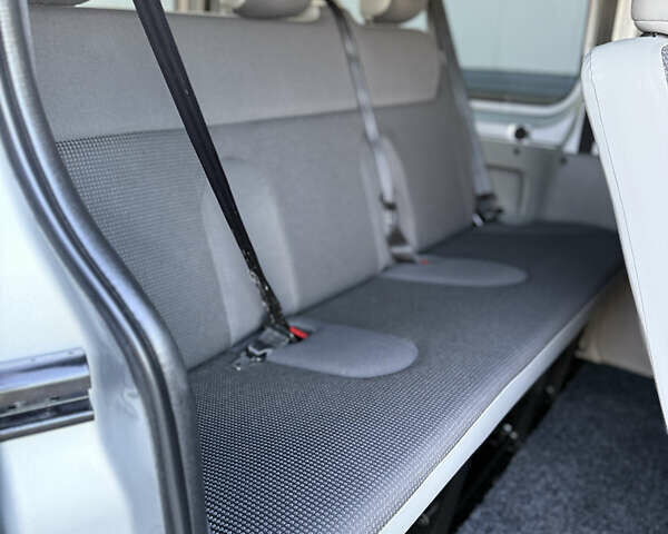 Серый Опель Виваро, объемом двигателя 2 л и пробегом 270 тыс. км за 16750 $, фото 18 на Automoto.ua