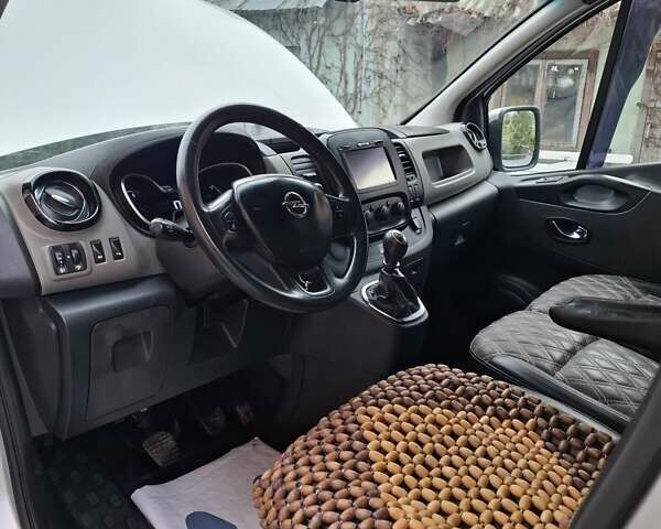 Серый Опель Виваро, объемом двигателя 1.6 л и пробегом 293 тыс. км за 14200 $, фото 33 на Automoto.ua