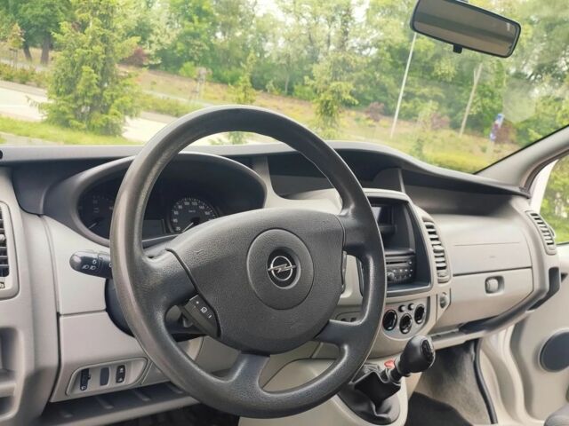 Сірий Опель Віваро, об'ємом двигуна 2 л та пробігом 220 тис. км за 8800 $, фото 16 на Automoto.ua