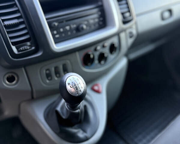 Сірий Опель Віваро, об'ємом двигуна 2 л та пробігом 263 тис. км за 16500 $, фото 15 на Automoto.ua