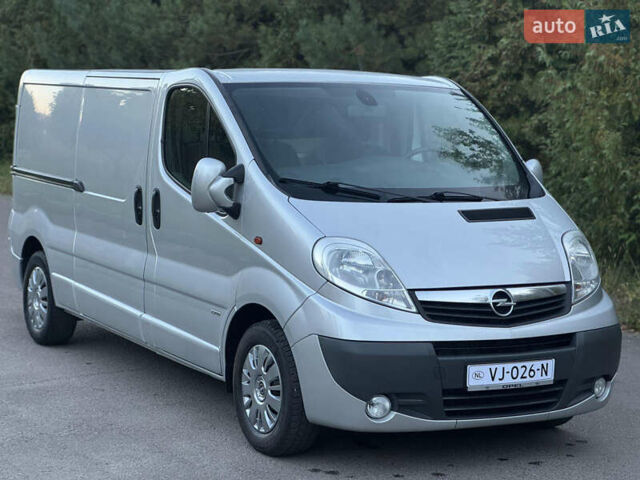 Сірий Опель Віваро, об'ємом двигуна 2 л та пробігом 217 тис. км за 13500 $, фото 4 на Automoto.ua