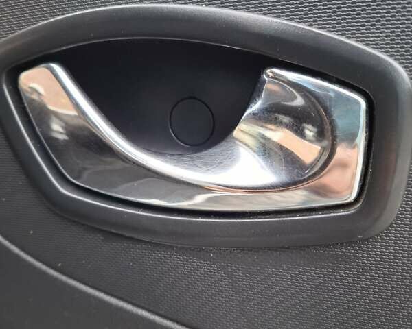 Серый Опель Виваро, объемом двигателя 1.6 л и пробегом 293 тыс. км за 14200 $, фото 44 на Automoto.ua