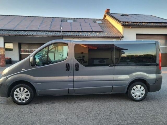 Сірий Опель Віваро, об'ємом двигуна 2 л та пробігом 250 тис. км за 9200 $, фото 5 на Automoto.ua