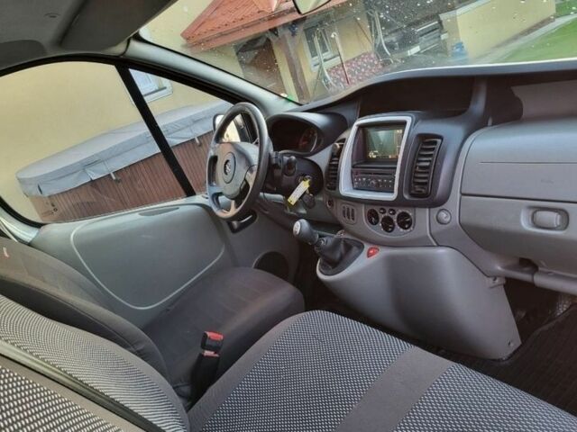 Сірий Опель Віваро, об'ємом двигуна 2 л та пробігом 250 тис. км за 9200 $, фото 13 на Automoto.ua