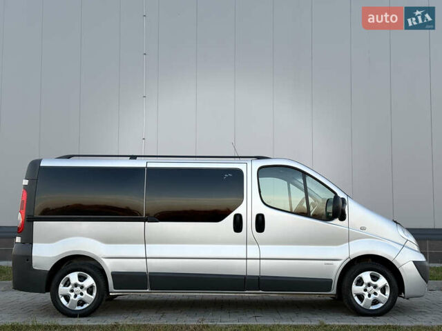 Сірий Опель Віваро, об'ємом двигуна 2 л та пробігом 263 тис. км за 16500 $, фото 4 на Automoto.ua