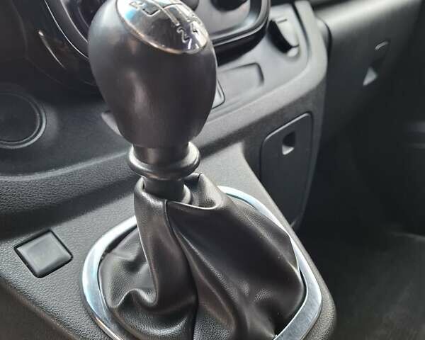 Серый Опель Виваро, объемом двигателя 1.6 л и пробегом 293 тыс. км за 14200 $, фото 21 на Automoto.ua