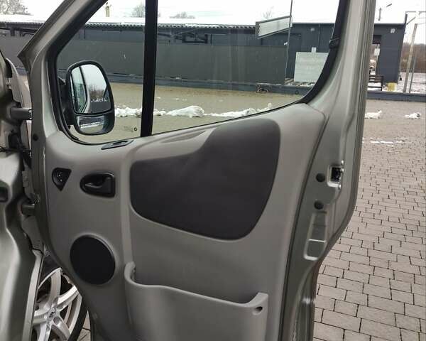 Сірий Опель Віваро, об'ємом двигуна 2 л та пробігом 222 тис. км за 14999 $, фото 34 на Automoto.ua