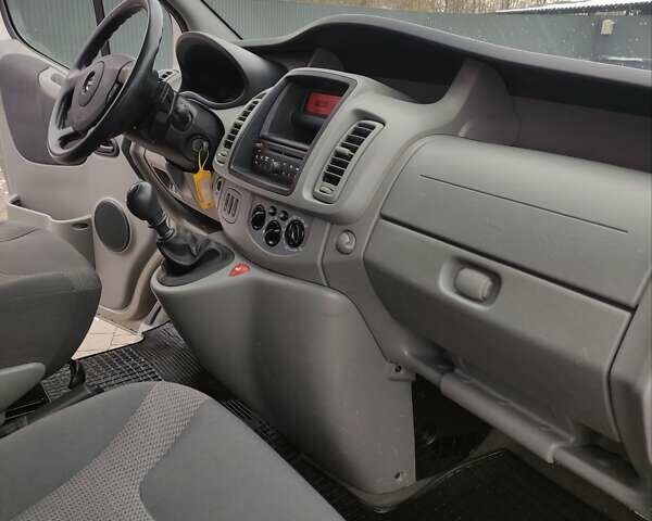 Сірий Опель Віваро, об'ємом двигуна 2 л та пробігом 222 тис. км за 14999 $, фото 33 на Automoto.ua