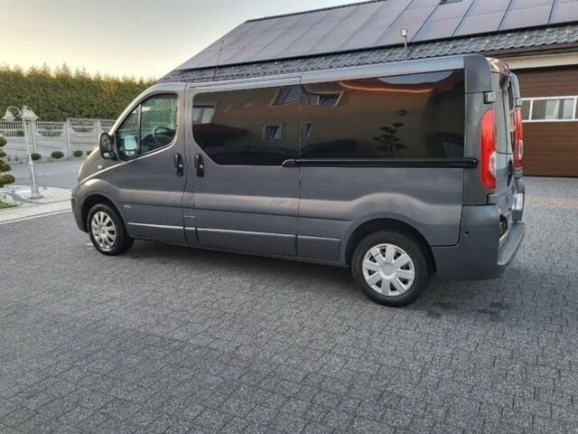 Сірий Опель Віваро, об'ємом двигуна 2 л та пробігом 250 тис. км за 9200 $, фото 2 на Automoto.ua