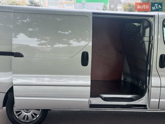 Опель Віваро 2014 у Рівному на Automoto.ua Сірий Опель Віваро, об'ємом двигуна 2 л та пробігом 187 тис. км за 13500 $, фото 17 на Automoto.ua