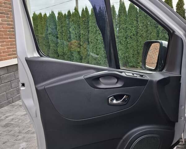 Серый Опель Виваро, объемом двигателя 1.6 л и пробегом 293 тыс. км за 14200 $, фото 16 на Automoto.ua