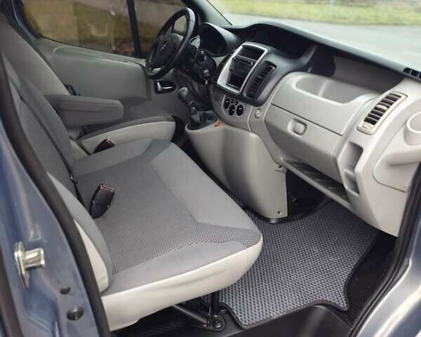 Серый Опель Виваро, объемом двигателя 2 л и пробегом 200 тыс. км за 16700 $, фото 9 на Automoto.ua