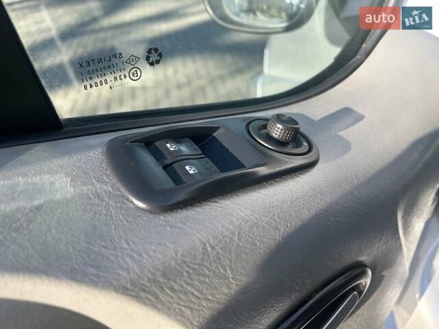 Серый Опель Виваро, объемом двигателя 2 л и пробегом 273 тыс. км за 14800 $, фото 16 на Automoto.ua