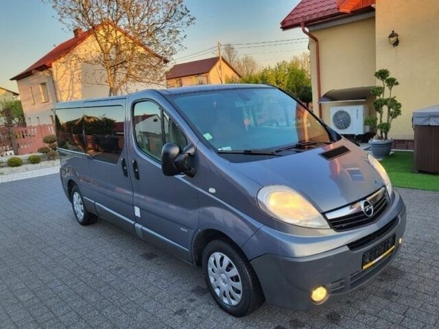 Сірий Опель Віваро, об'ємом двигуна 2 л та пробігом 250 тис. км за 9200 $, фото 3 на Automoto.ua