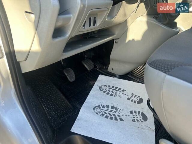 Серый Опель Виваро, объемом двигателя 2 л и пробегом 273 тыс. км за 14800 $, фото 21 на Automoto.ua