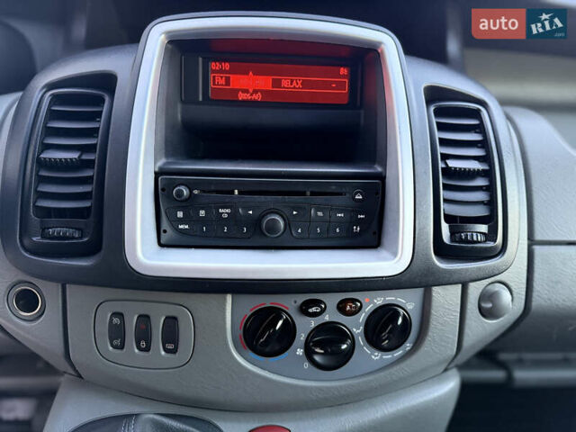 Сірий Опель Віваро, об'ємом двигуна 2 л та пробігом 263 тис. км за 16500 $, фото 30 на Automoto.ua