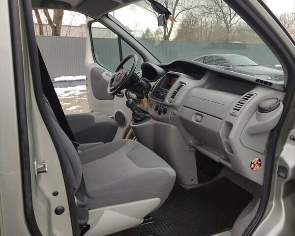 Сірий Опель Віваро, об'ємом двигуна 2 л та пробігом 222 тис. км за 14999 $, фото 32 на Automoto.ua