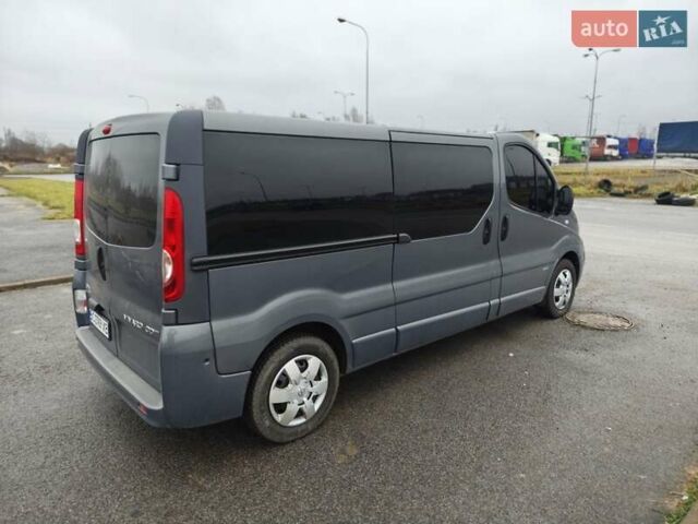 Серый Опель Виваро, объемом двигателя 2 л и пробегом 200 тыс. км за 16700 $, фото 2 на Automoto.ua