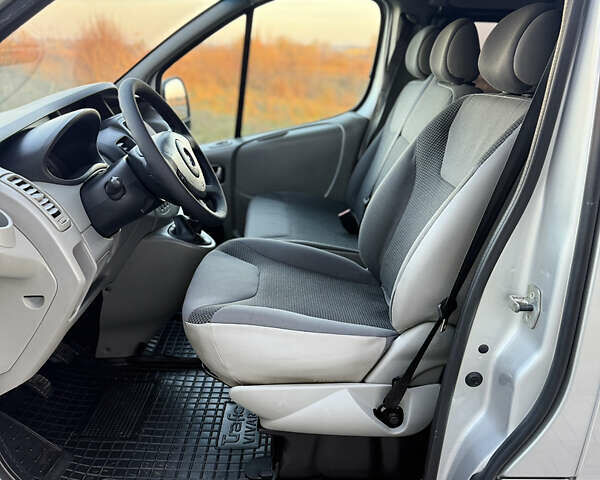 Сірий Опель Віваро, об'ємом двигуна 2 л та пробігом 263 тис. км за 16500 $, фото 12 на Automoto.ua