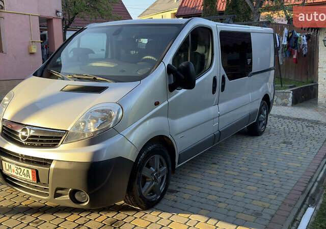 Сірий Опель Віваро, об'ємом двигуна 2 л та пробігом 147 тис. км за 15950 $, фото 8 на Automoto.ua
