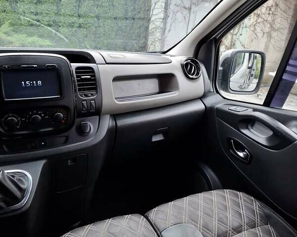 Серый Опель Виваро, объемом двигателя 1.6 л и пробегом 293 тыс. км за 14200 $, фото 13 на Automoto.ua