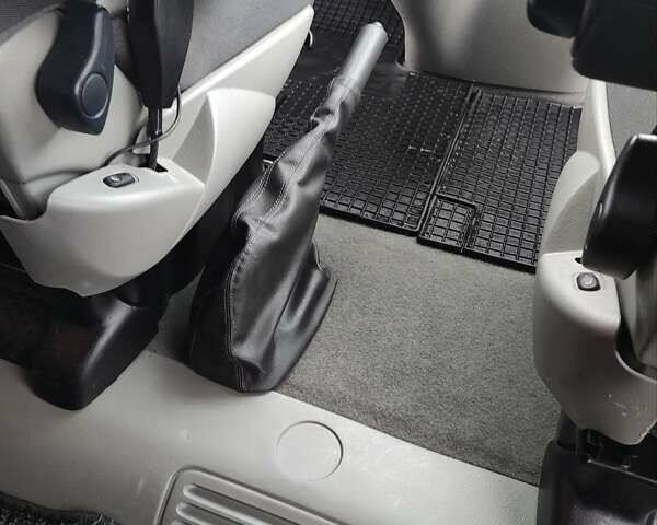 Сірий Опель Віваро, об'ємом двигуна 2 л та пробігом 222 тис. км за 14999 $, фото 35 на Automoto.ua